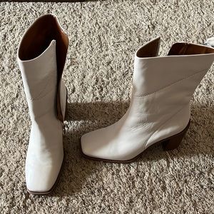 new gorgeous boots-like a bone color. Never worn!